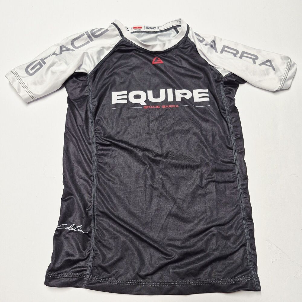 Gracie Barra Equipe Youth L Rash Guard Short Sleeve BJJ Martial Arts NWOT YL MMA